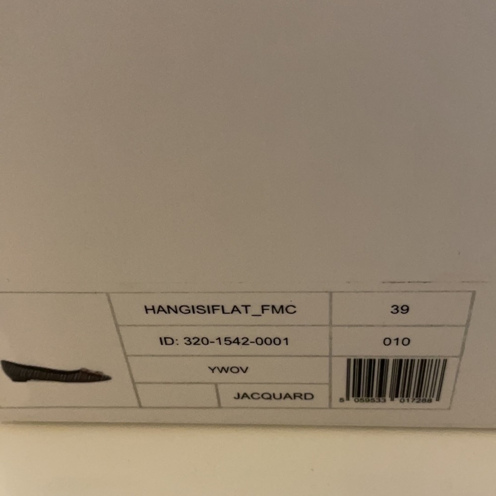 NEW Manolo Blahnik Embellished Flats, Size 39 - Picture 7 of 8